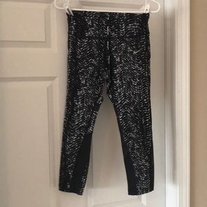 Nike Dri-Fit Running Cropped Capri Workout Pants